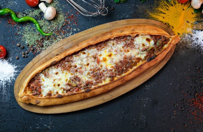 Kuşbaşılı Kaşarlı Pide (lokum)

