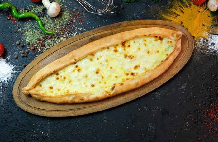 Kaşarlı Pide

